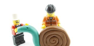 Jak usunąć plastelinę z klocków LEGO?