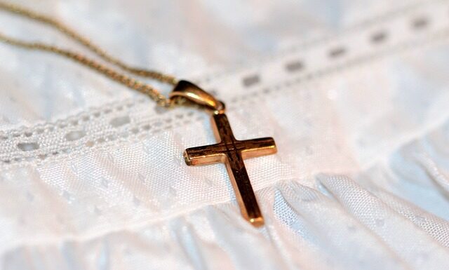 Czy facet powinien nosić łańcuszek?