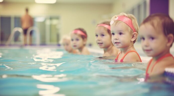 Jak wybrać odpowiednią szkołę pływania dla twojego dziecka